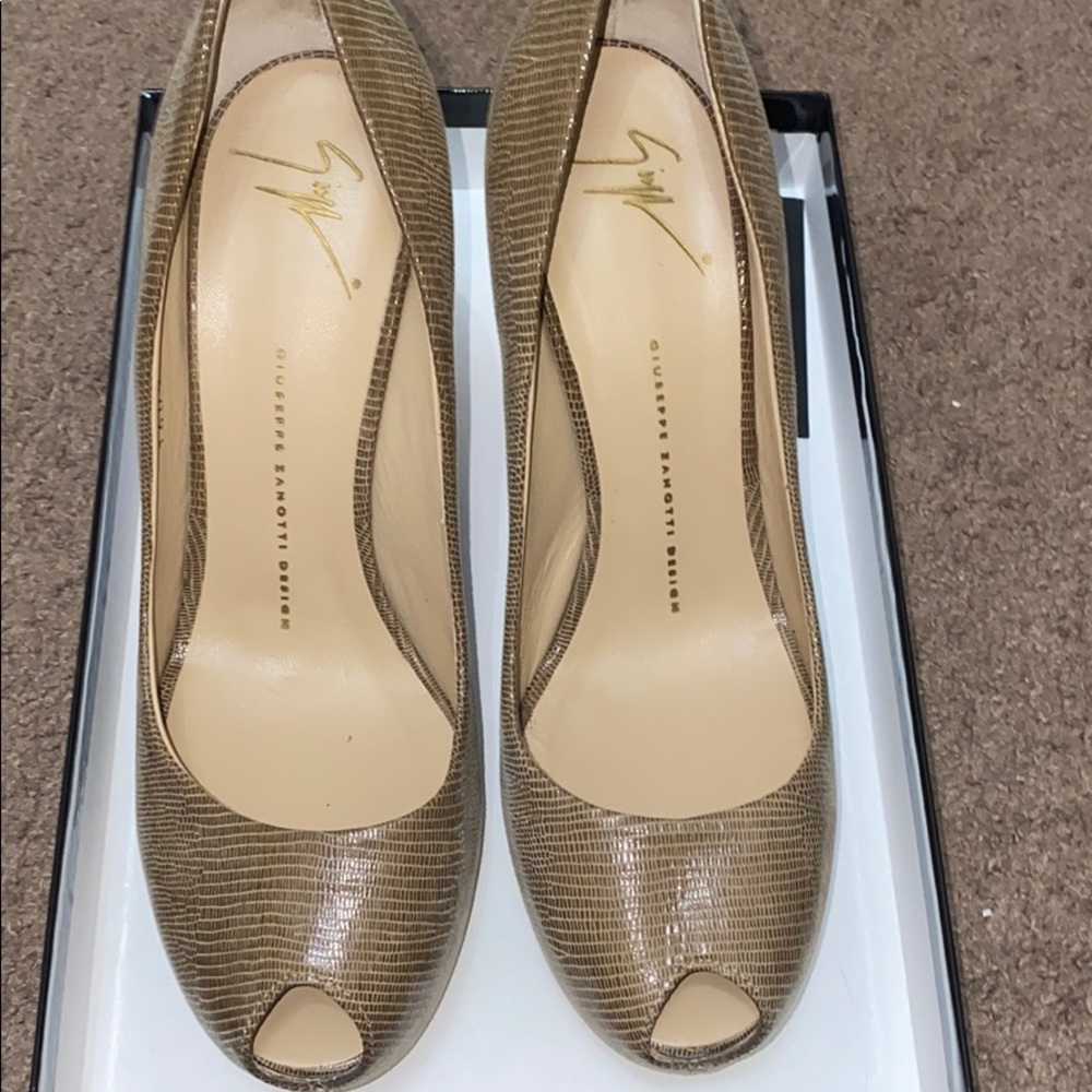 Giuseppe Zanotti Designs Shoes - Picture 3 of 10